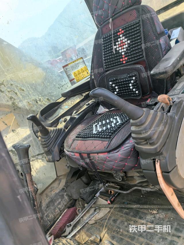 座椅左側(cè)控制臺/音響/含左手柄（駕駛室部分）