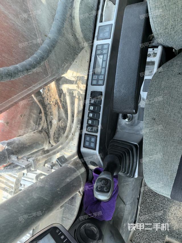 座椅右側(cè)控制臺/鑰匙門/油門/含右手柄（駕駛室部分）