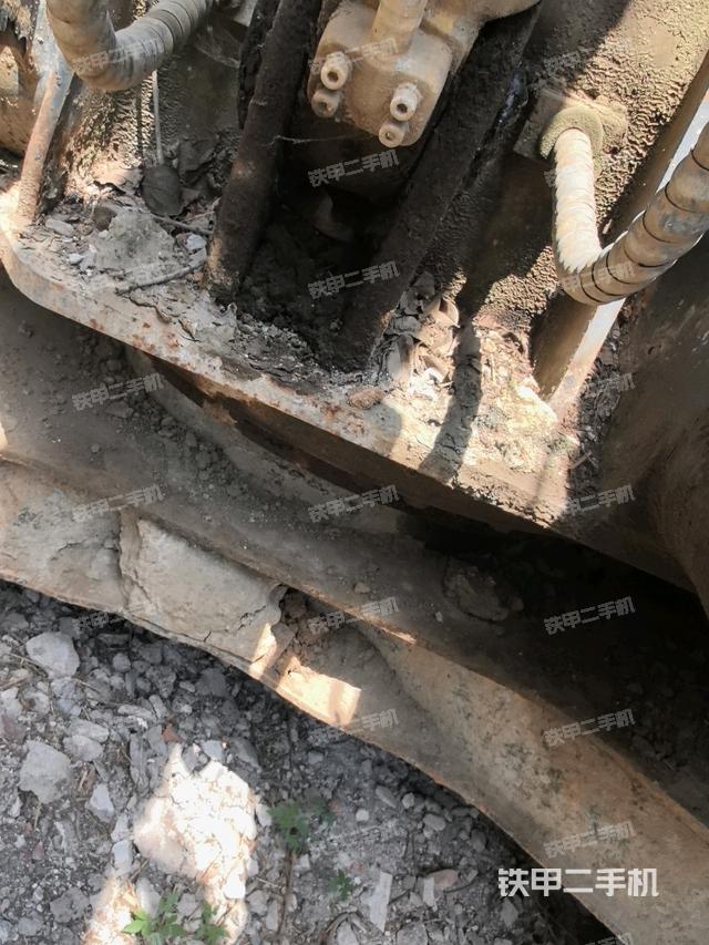 轉(zhuǎn)盤和下車架正前（工作和回轉(zhuǎn)裝置）