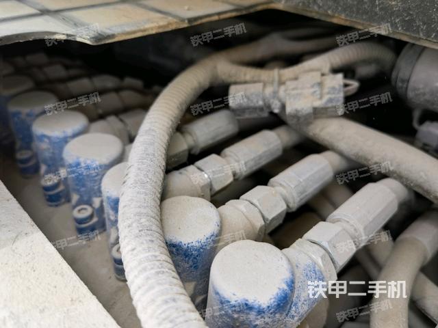 回轉(zhuǎn)馬達(dá)和主控閥(整機(jī)外觀) 回轉(zhuǎn)馬達(dá)和主控閥(整機(jī)外觀)