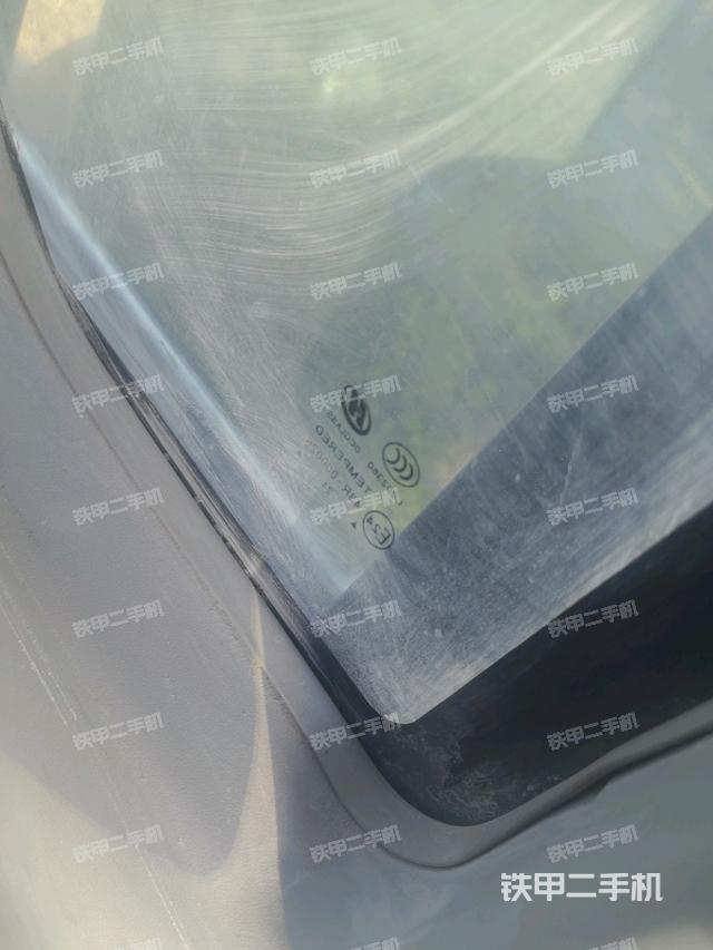 左后方玻璃角標(biāo)（駕駛室部分）