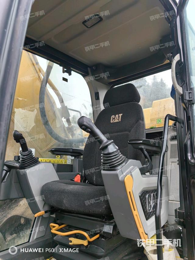 駕駛室整體(整機(jī)外觀) 駕駛室整體(整機(jī)外觀)