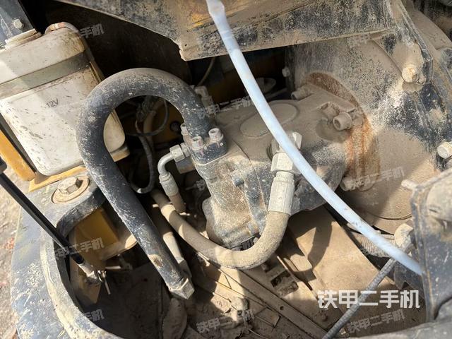 液壓泵艙室正面整體（整機(jī)外觀）