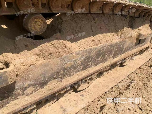 單側(cè)履帶整體(整機外觀) 單側(cè)履帶整體(整機外觀)