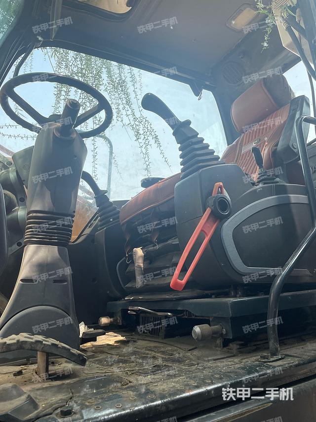 驾驶室整体（整机外观）