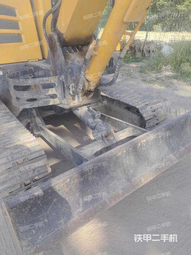 轉盤和下車架正前(工作和回轉裝置) 轉盤和下車架正前(工作和回轉裝置)