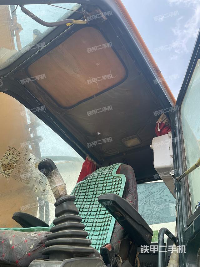 驾驶室顶部（整机外观）