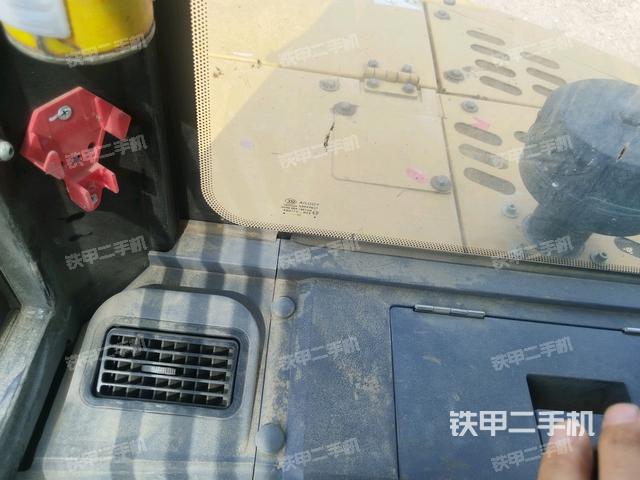 后窗玻璃角標（駕駛室部分）