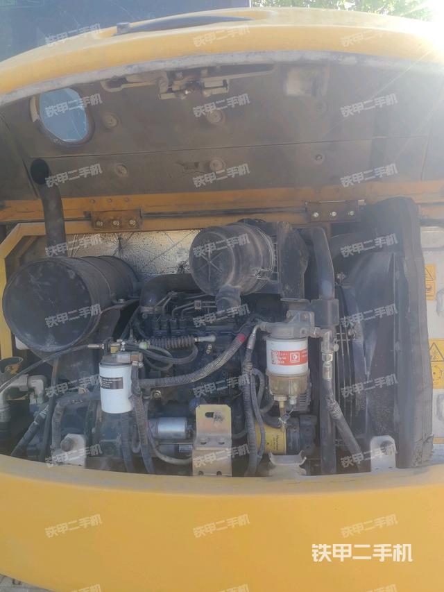 發(fā)動(dòng)機(jī)室（上車(chē)部件）