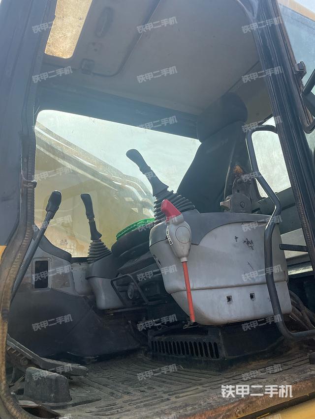 駕駛室整體（整機(jī)外觀）