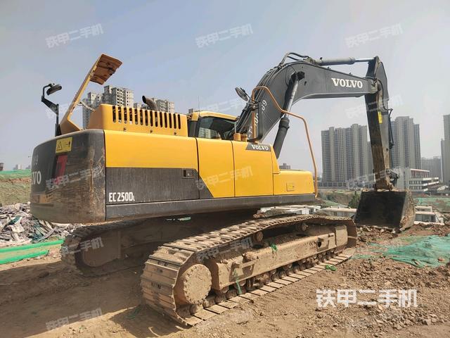 整機(jī)右后45°(整機(jī)外觀) 整機(jī)右后45°(整機(jī)外觀)