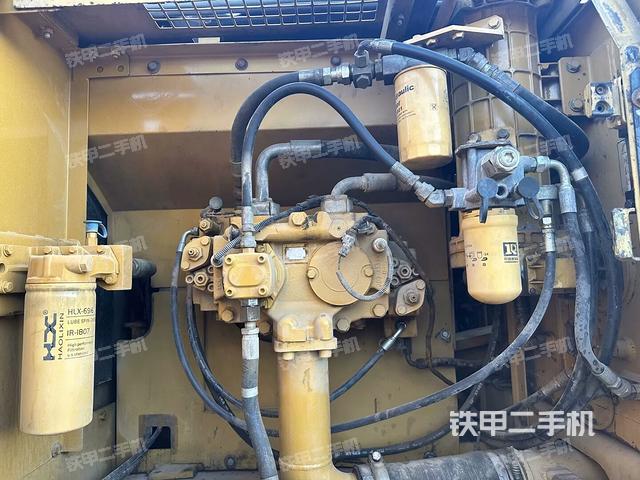 液壓泵艙室正面整體（整機(jī)外觀）