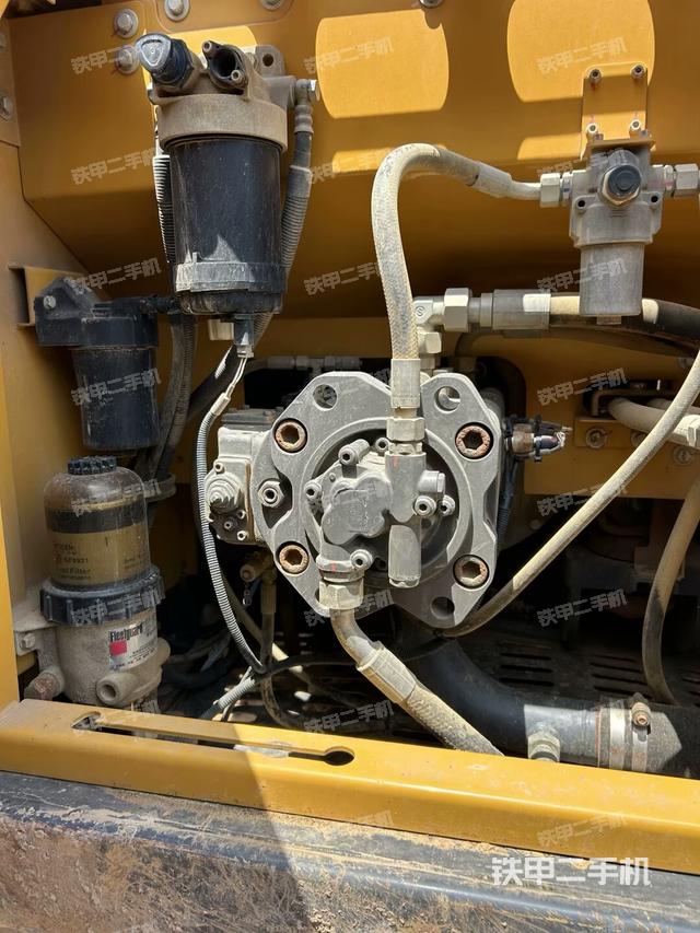 液壓泵斜45?左(大件艙室) 液壓泵斜45?左(大件艙室)