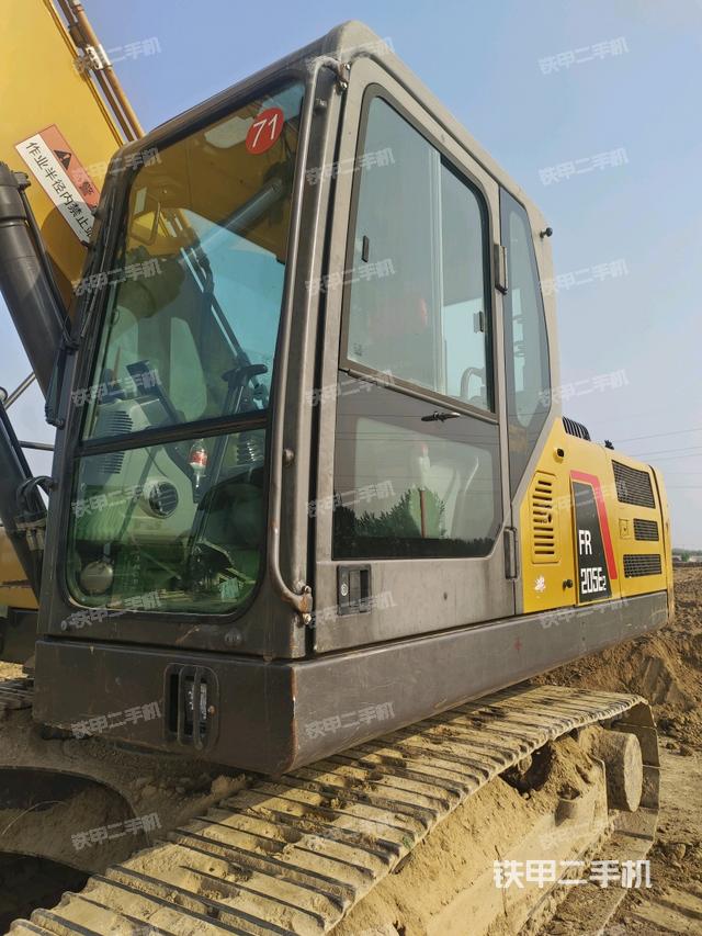 駕駛室左前45度（駕駛室部分）