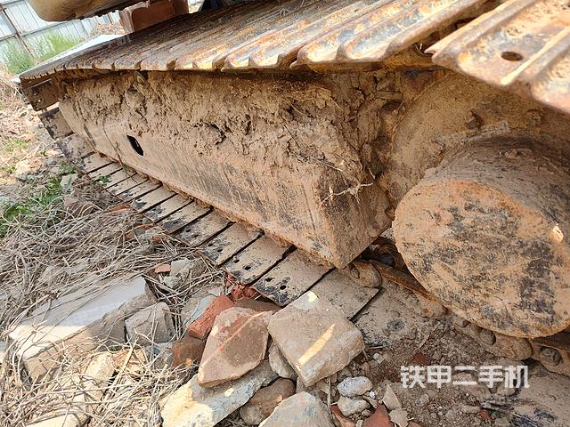 單側(cè)履帶整體(整機外觀) 單側(cè)履帶整體(整機外觀)