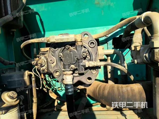 液壓泵艙室正面整體(整機(jī)外觀) 液壓泵艙室正面整體(整機(jī)外觀)