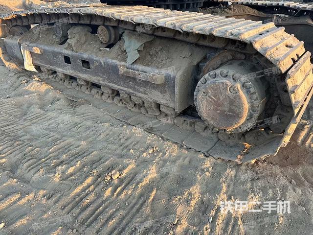 單側(cè)履帶整體（整機(jī)外觀）