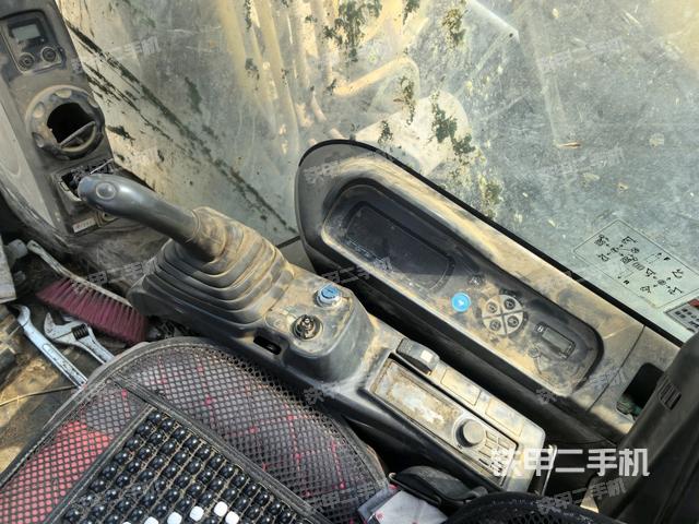 座椅右側(cè)控制臺/鑰匙門/油門/含右手柄（駕駛室部分）