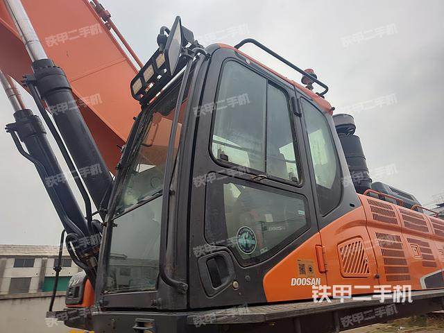 駕駛室整體（整機(jī)外觀）