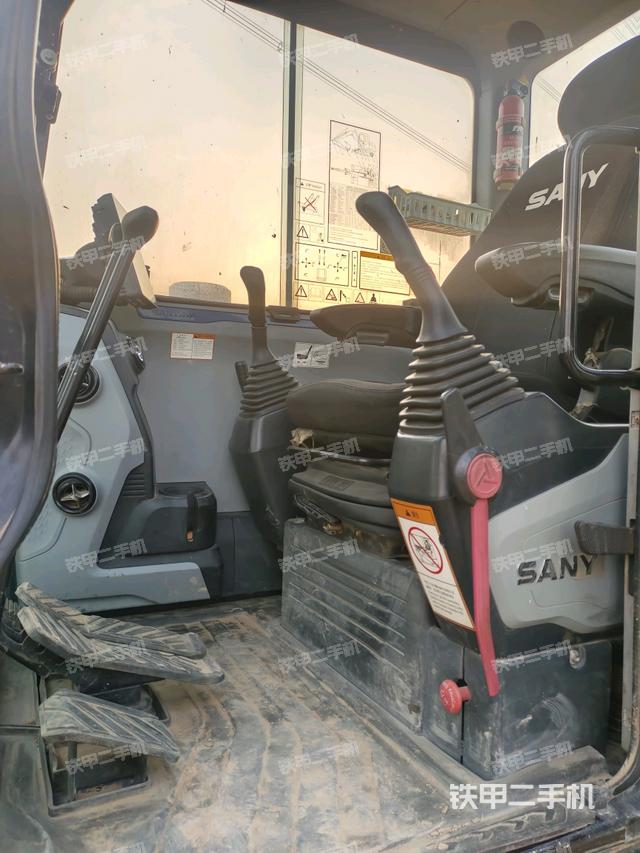 ?駕駛室正側(cè)（駕駛室部分）