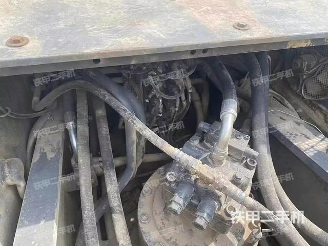 回轉(zhuǎn)馬達和主控閥（整機外觀）