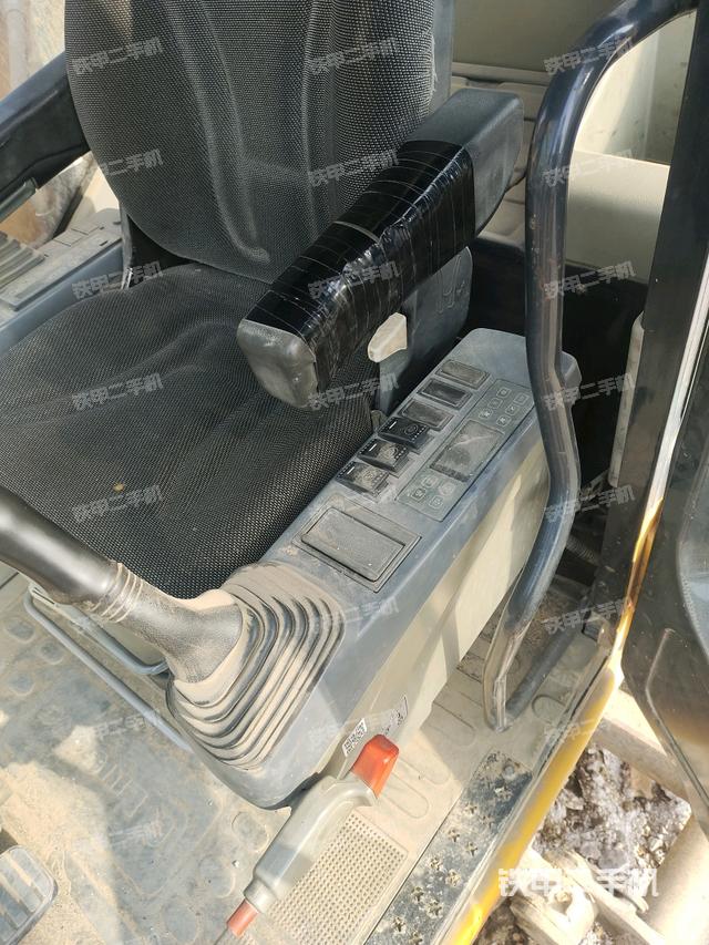 座椅左側控制臺/音響/含左手柄（駕駛室部分）