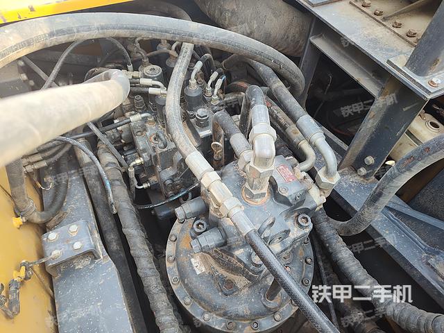 回轉馬達和主控閥（整機外觀）