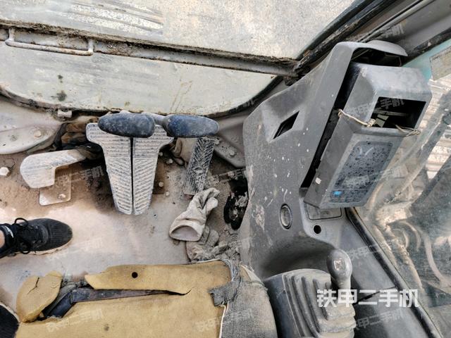 座椅左側(cè)控制臺(tái)/音響/含左手柄(駕駛室部分) 座椅左側(cè)控制臺(tái)/音響/含左手柄(駕駛室部分)