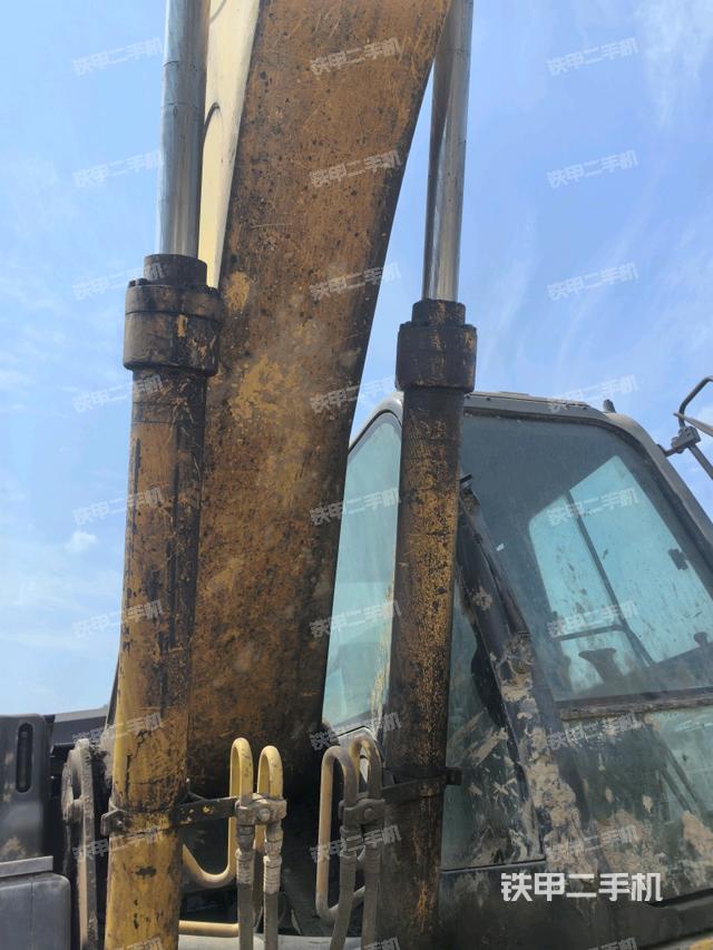 大臂油缸整體?豎拍（工作和回轉(zhuǎn)裝置）