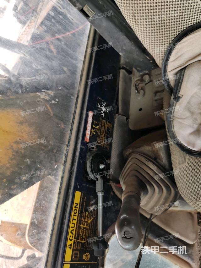 座椅右側(cè)控制臺(tái)/鑰匙門/油門/含右手柄（駕駛室部分）