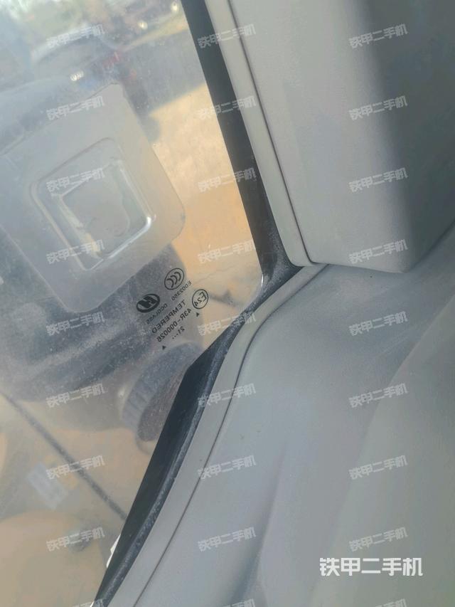 右側(cè)玻璃角標(biāo)（駕駛室部分）