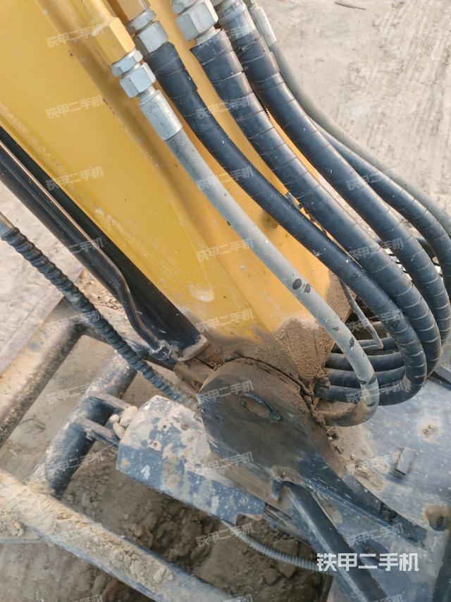 大臂背部俯視（工作和回轉(zhuǎn)裝置）