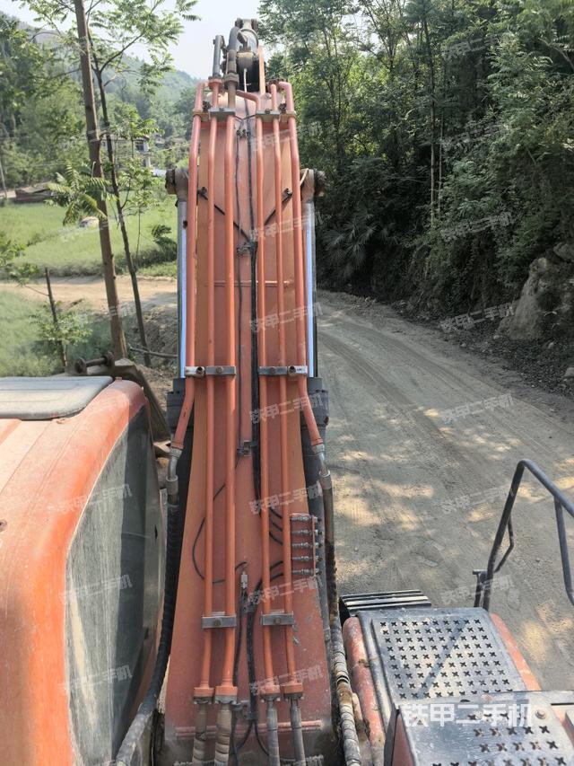 大臂背部俯視（工作和回轉(zhuǎn)裝置）