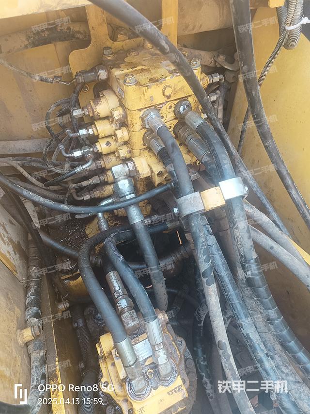 回转马达和主控阀（整机外观）