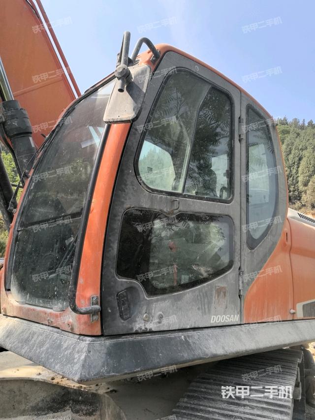 駕駛室左前45度（駕駛室部分）