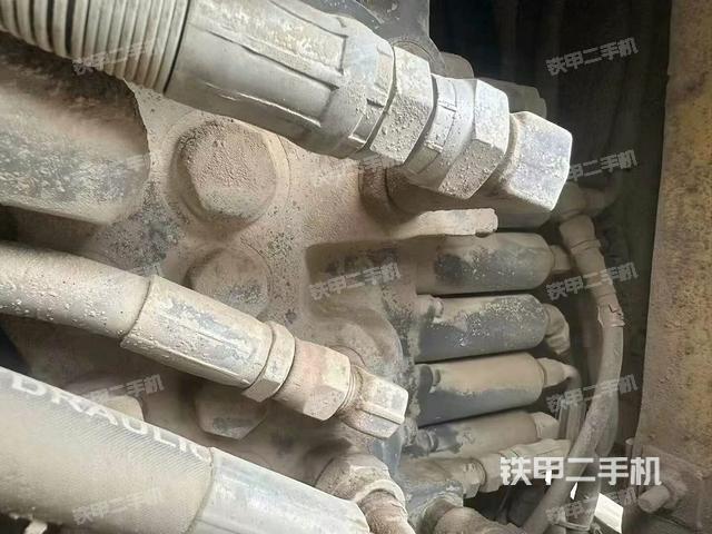 液壓泵艙室正面整體(整機(jī)外觀) 液壓泵艙室正面整體(整機(jī)外觀)