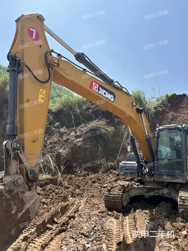 小臂整體左后(工作和回轉(zhuǎn)裝置) 小臂整體左后(工作和回轉(zhuǎn)裝置)