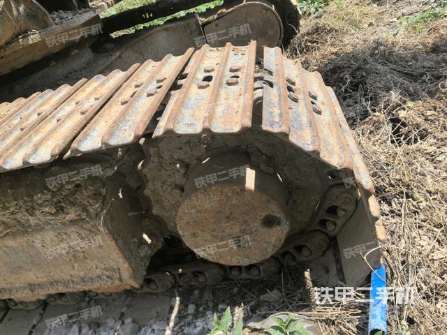 右驅(qū)動輪（行走機(jī)構(gòu)）