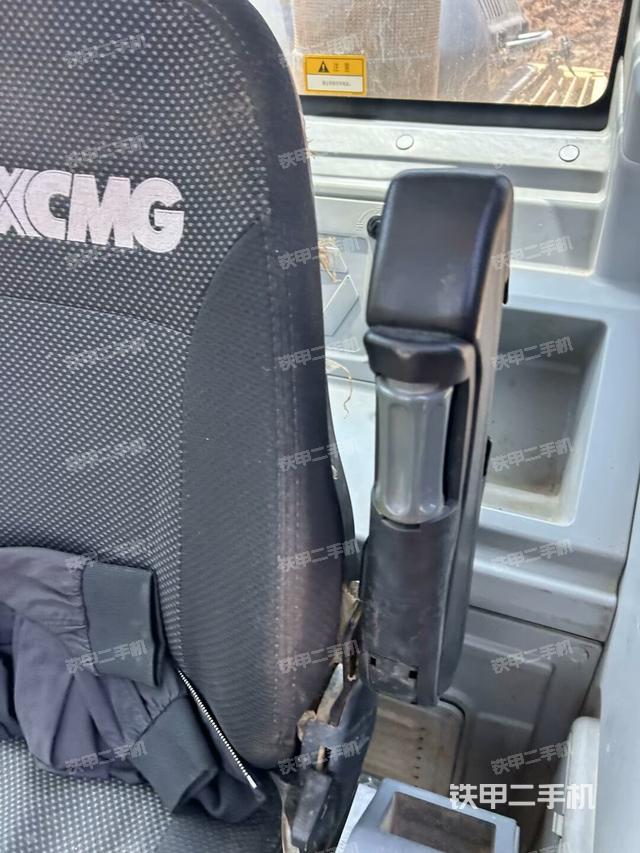 左后方玻璃角標(biāo)(駕駛室部分) 左后方玻璃角標(biāo)(駕駛室部分)