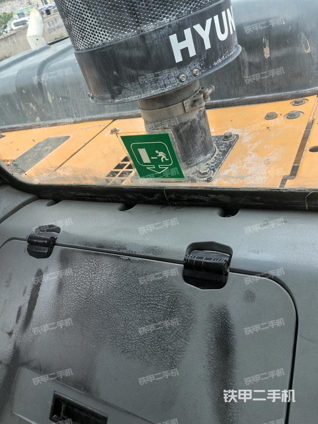 后窗玻璃角标（驾驶室部分）