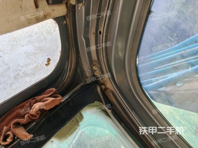 后窗玻璃角标（驾驶室部分）