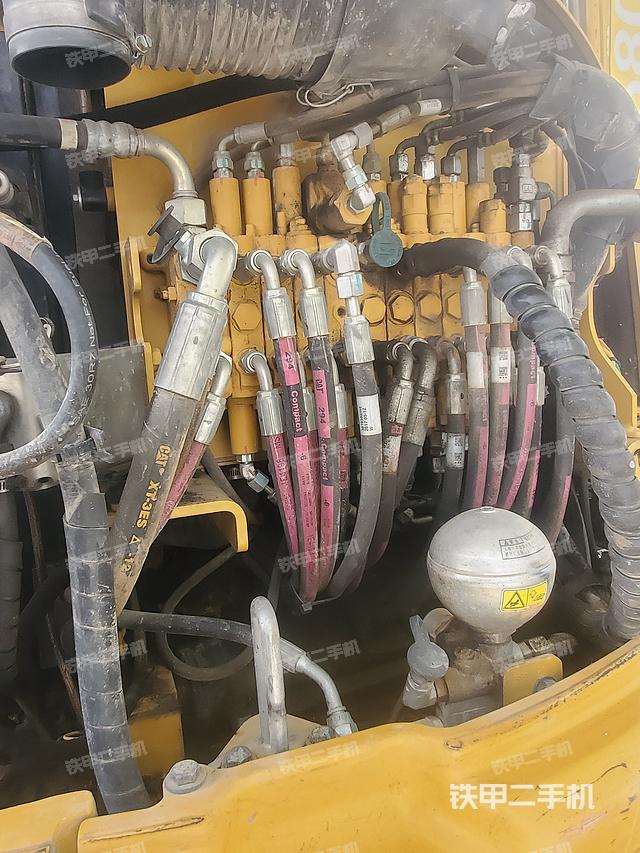 回转马达和主控阀（整机外观）