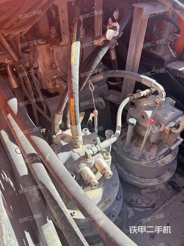 回轉馬達和主控閥（整機外觀）