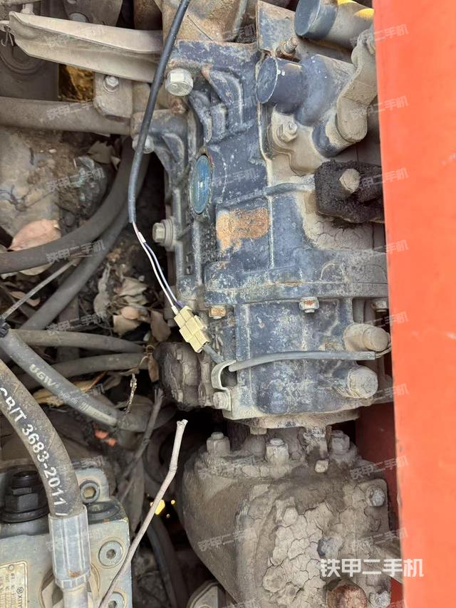 回轉(zhuǎn)馬達(dá)和主控閥（整機外觀）