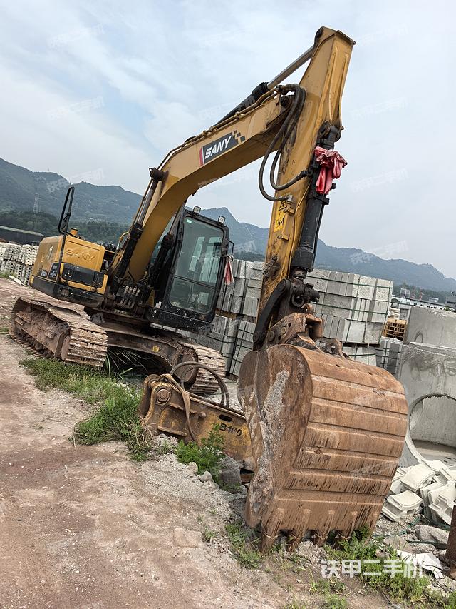 駕駛室整體(整機(jī)外觀) 駕駛室整體(整機(jī)外觀)