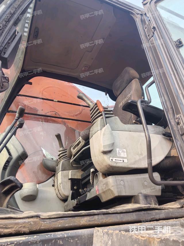 駕駛室整體（整機外觀）