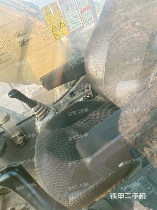 座椅右側(cè)控制臺(tái)/鑰匙門(mén)/油門(mén)/含右手柄（駕駛室部分）