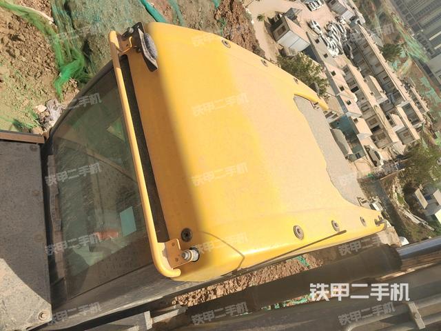 駕駛室頂部(整機(jī)外觀) 駕駛室頂部(整機(jī)外觀)