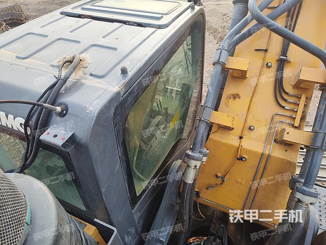 駕駛室頂部（整機外觀）