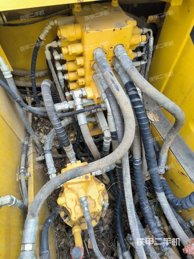 回轉(zhuǎn)馬達(dá)和主控閥（整機外觀）